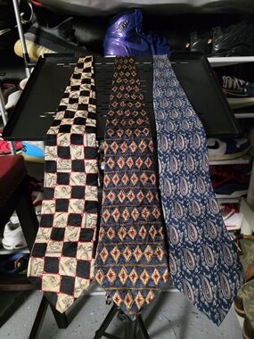 🔥 Silk Bundle Tie 3 Trio! bill blass , Mara, Carlo Ricci Blue Paisley Silk Tie